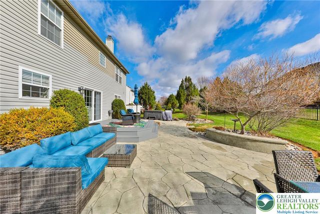 1551 Thornwood View North, Forks Twp, PA 18040