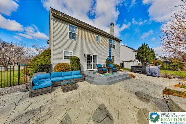 1551 Thornwood View North, Forks Twp, PA 18040