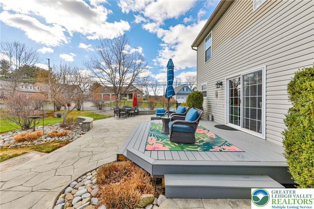 1551 Thornwood View North, Forks Twp, PA 18040