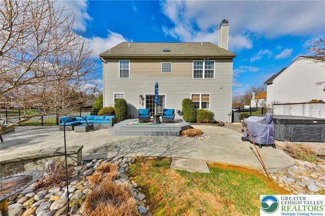 1551 Thornwood View North, Forks Twp, PA 18040