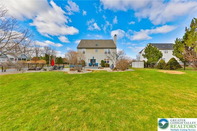 1551 Thornwood View North, Forks Twp, PA 18040