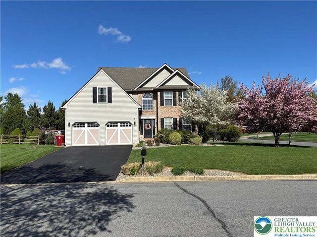 1551 Thornwood View North, Forks Twp, PA 18040