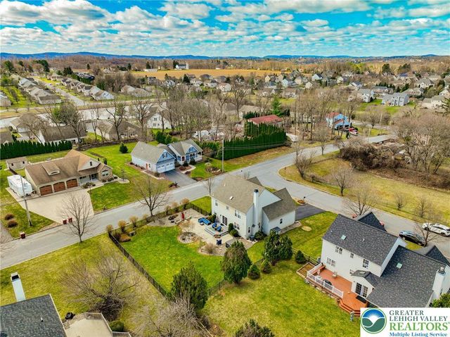 1551 Thornwood View North, Forks Twp, PA 18040