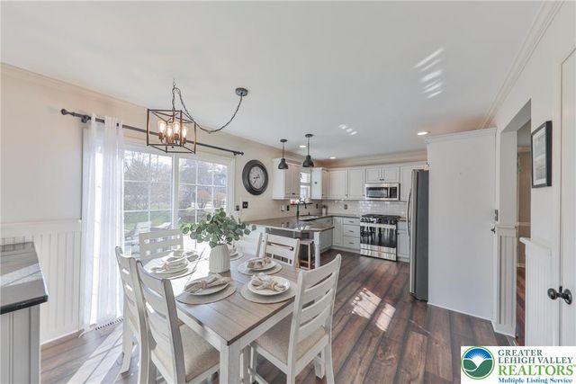 1551 Thornwood View North, Forks Twp, PA 18040