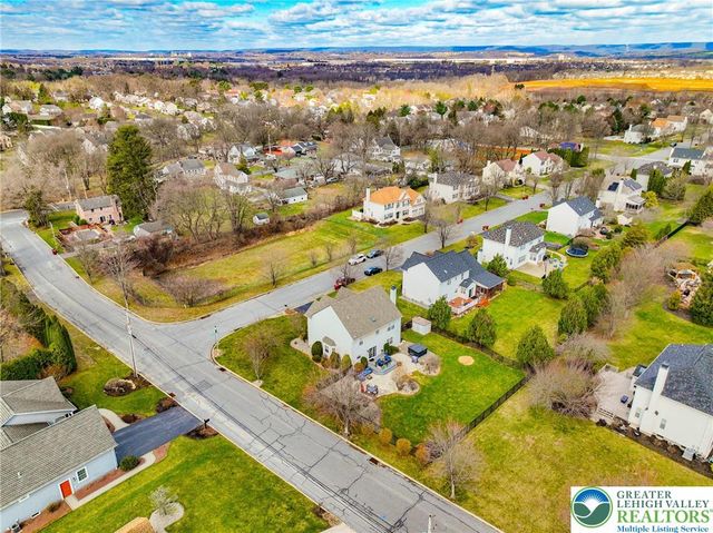 1551 Thornwood View North, Forks Twp, PA 18040