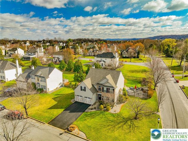 1551 Thornwood View North, Forks Twp, PA 18040