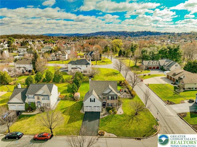 1551 Thornwood View North, Forks Twp, PA 18040