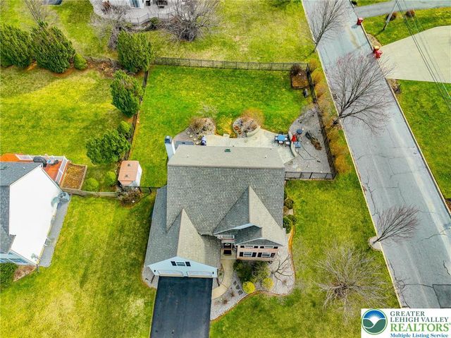 1551 Thornwood View North, Forks Twp, PA 18040