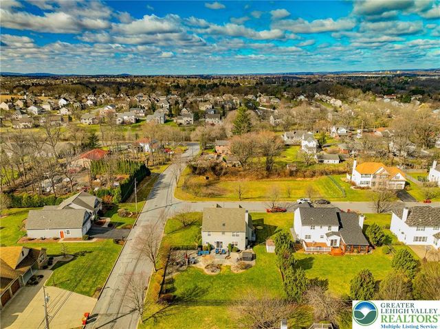 1551 Thornwood View North, Forks Twp, PA 18040