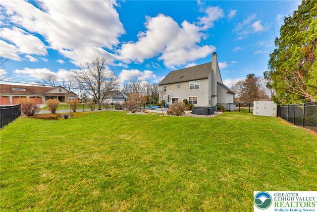 1551 Thornwood View North, Forks Twp, PA 18040