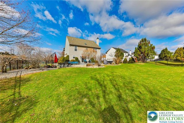 1551 Thornwood View North, Forks Twp, PA 18040