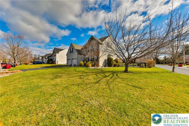 1551 Thornwood View North, Forks Twp, PA 18040