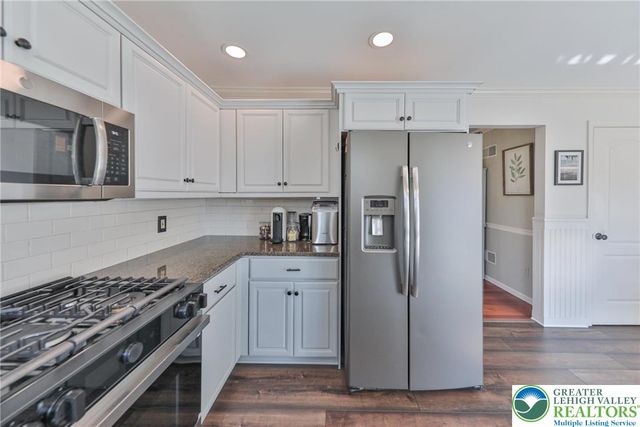 1551 Thornwood View North, Forks Twp, PA 18040