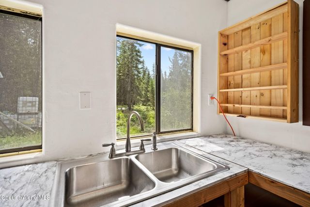 963 Upper Samuels Rd, Sandpoint, ID 83864