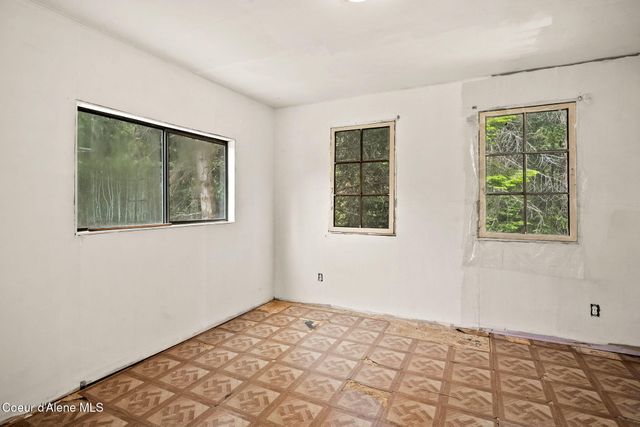 963 Upper Samuels Rd, Sandpoint, ID 83864
