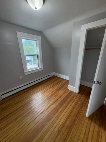 86 Alden St, Springfield, MA 01109