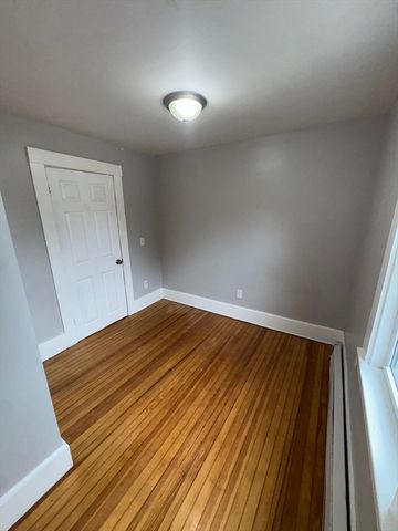 86 Alden St, Springfield, MA 01109