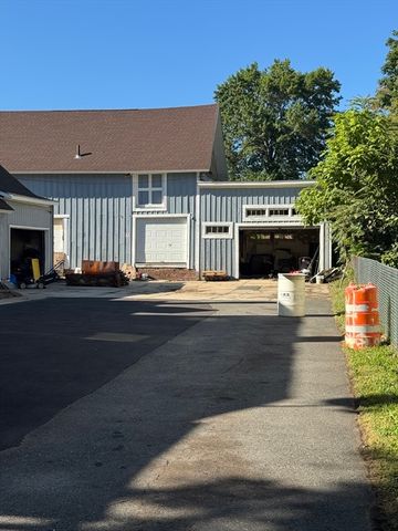 86 Alden St, Springfield, MA 01109