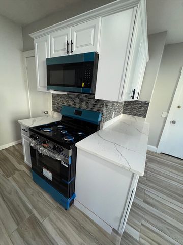 86 Alden St, Springfield, MA 01109