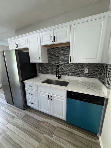 86 Alden St, Springfield, MA 01109