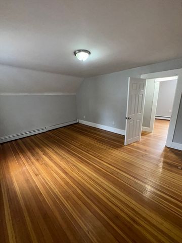 86 Alden St, Springfield, MA 01109