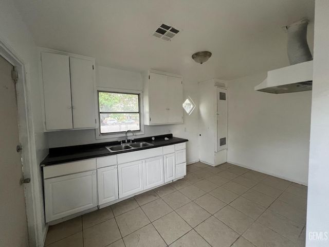 1312 Ming Avenue, Bakersfield, CA 93304