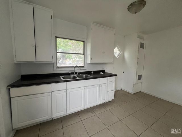 1312 Ming Avenue, Bakersfield, CA 93304