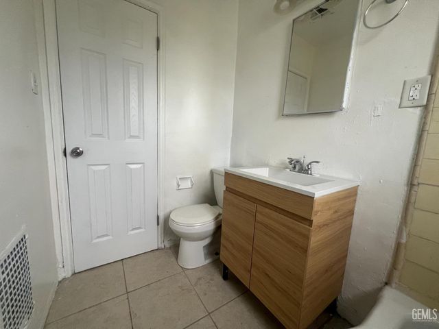 1312 Ming Avenue, Bakersfield, CA 93304