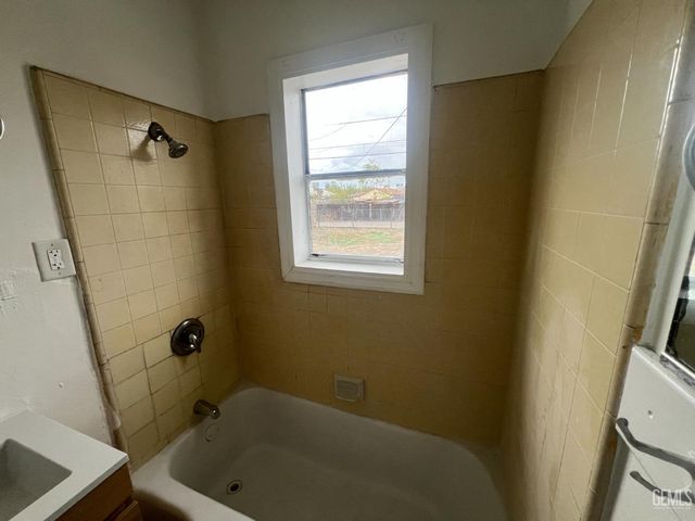 1312 Ming Avenue, Bakersfield, CA 93304