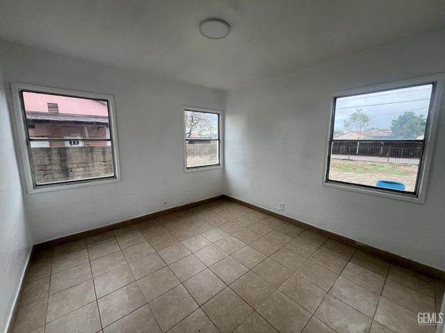 1312 Ming Avenue, Bakersfield, CA 93304