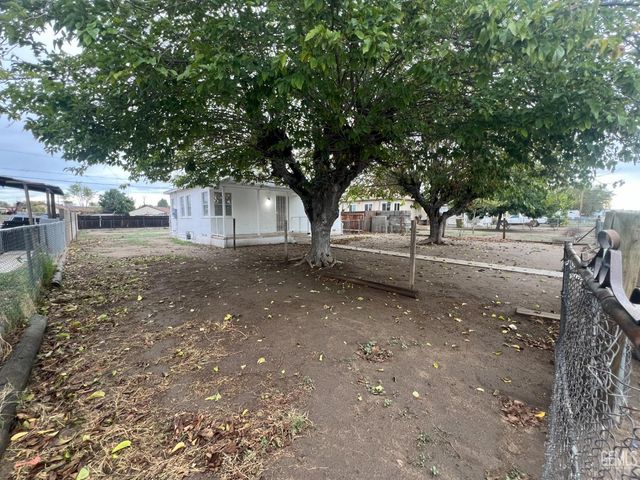 1312 Ming Avenue, Bakersfield, CA 93304