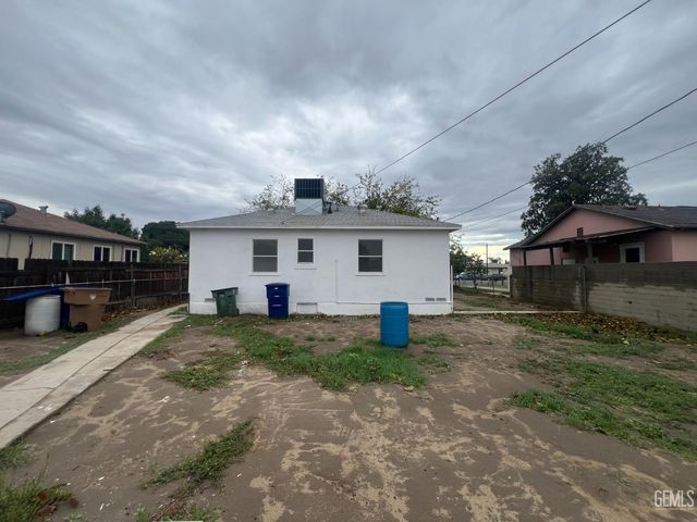 1312 Ming Avenue, Bakersfield, CA 93304