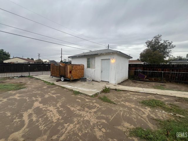 1312 Ming Avenue, Bakersfield, CA 93304