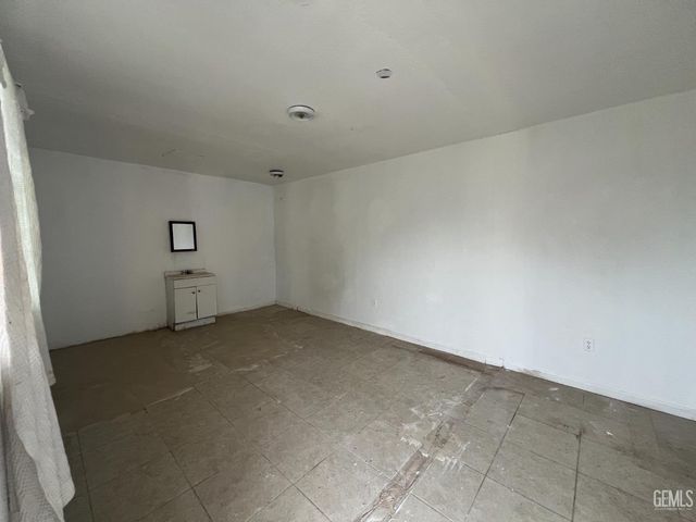 1312 Ming Avenue, Bakersfield, CA 93304