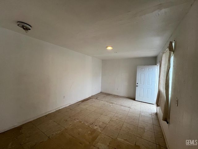 1312 Ming Avenue, Bakersfield, CA 93304