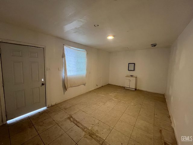 1312 Ming Avenue, Bakersfield, CA 93304
