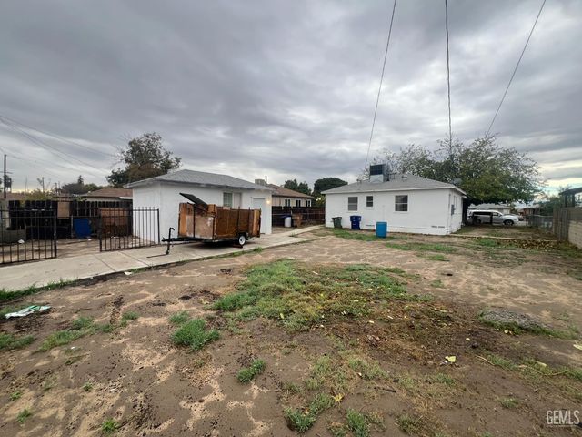 1312 Ming Avenue, Bakersfield, CA 93304