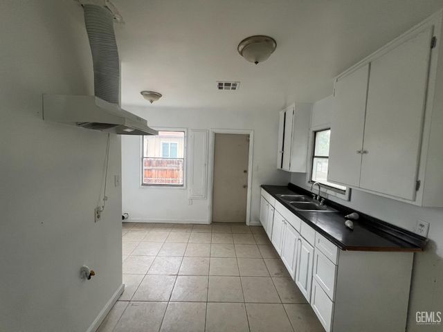 1312 Ming Avenue, Bakersfield, CA 93304