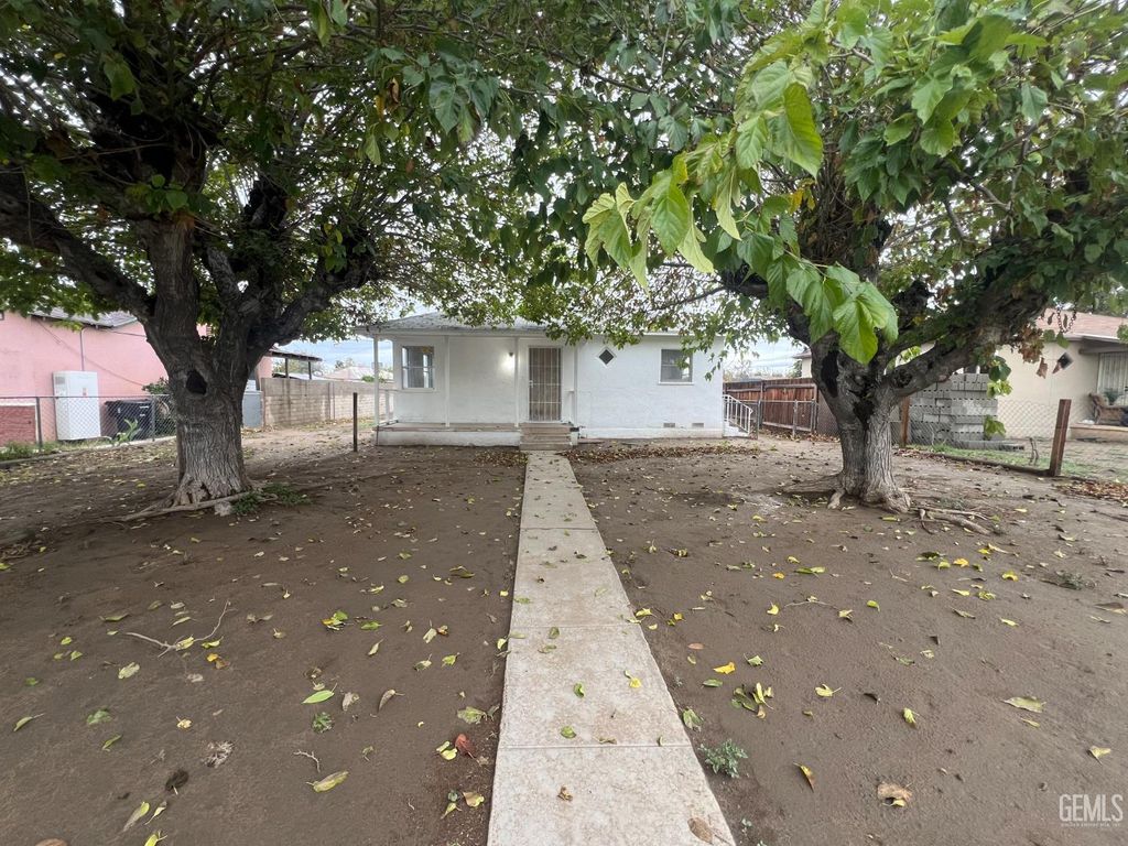 1312 Ming Avenue, Bakersfield, CA 93304