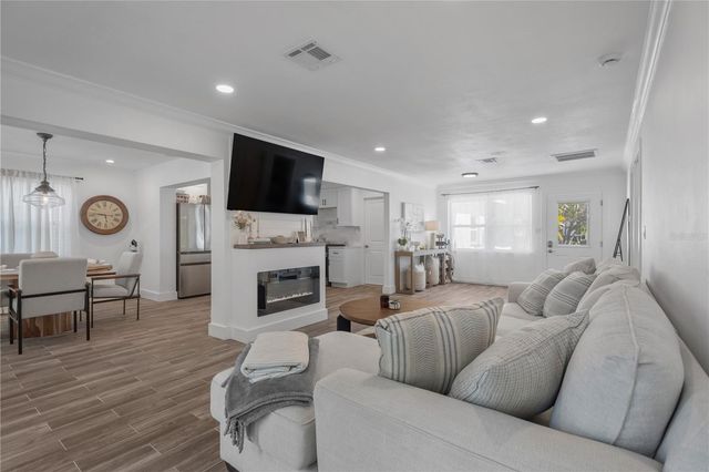 1867 MARYLAND AVENUE NE, St Petersburg, FL 33703