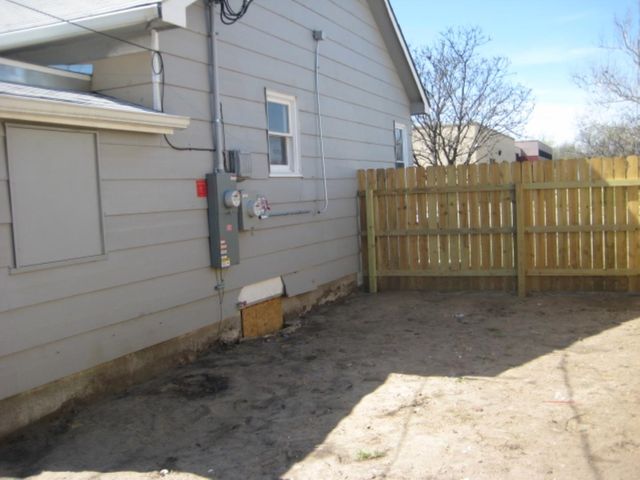 1928 S LAURA AVE, Wichita, KS 67211