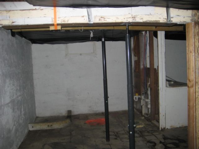 1928 S LAURA AVE, Wichita, KS 67211