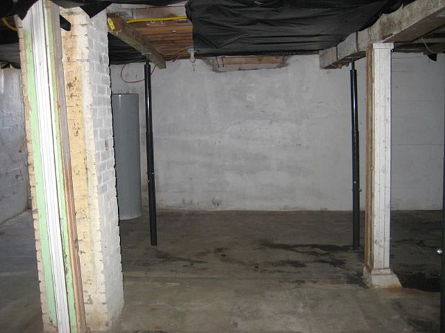 1928 S LAURA AVE, Wichita, KS 67211