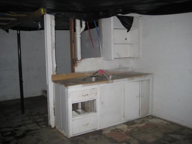 1928 S LAURA AVE, Wichita, KS 67211