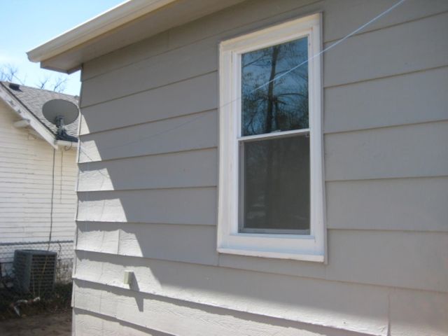 1928 S LAURA AVE, Wichita, KS 67211