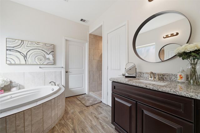 1205 Bayou Glen Drive, La Porte, TX 77571