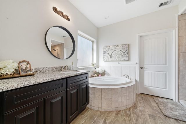 1205 Bayou Glen Drive, La Porte, TX 77571