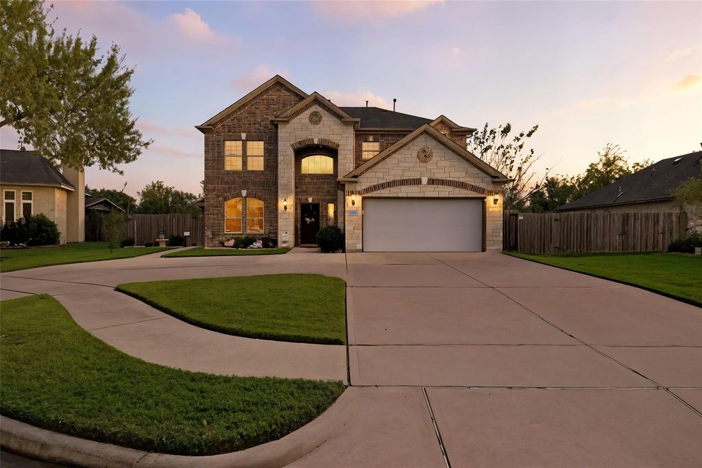 1205 Bayou Glen Drive, La Porte, TX 77571