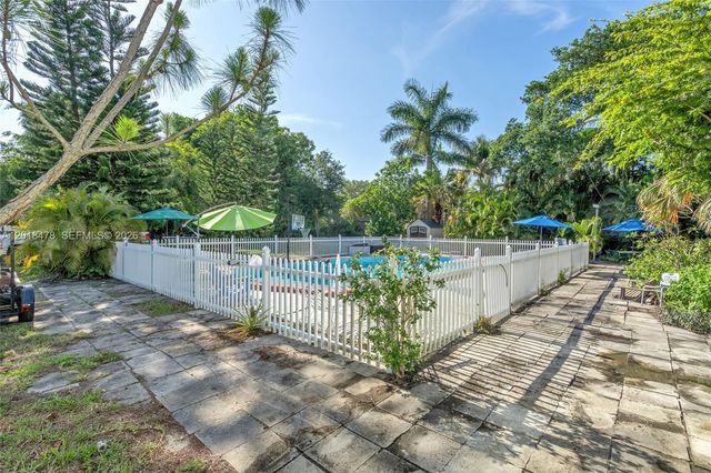 14150 NW 1st Ave, Miami, FL 33168