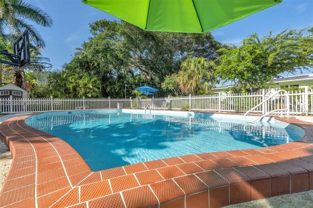14150 NW 1st Ave, Miami, FL 33168